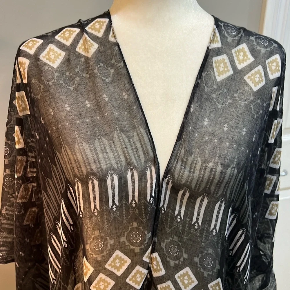 Women’s Boho Asymmetrical Pattern Fringe Wrap - Picture 2 of 10